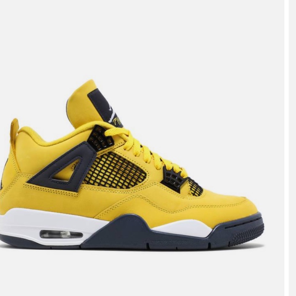 Women’s 6.5 Jordan black and yellow, worn like 3 times, comes with box